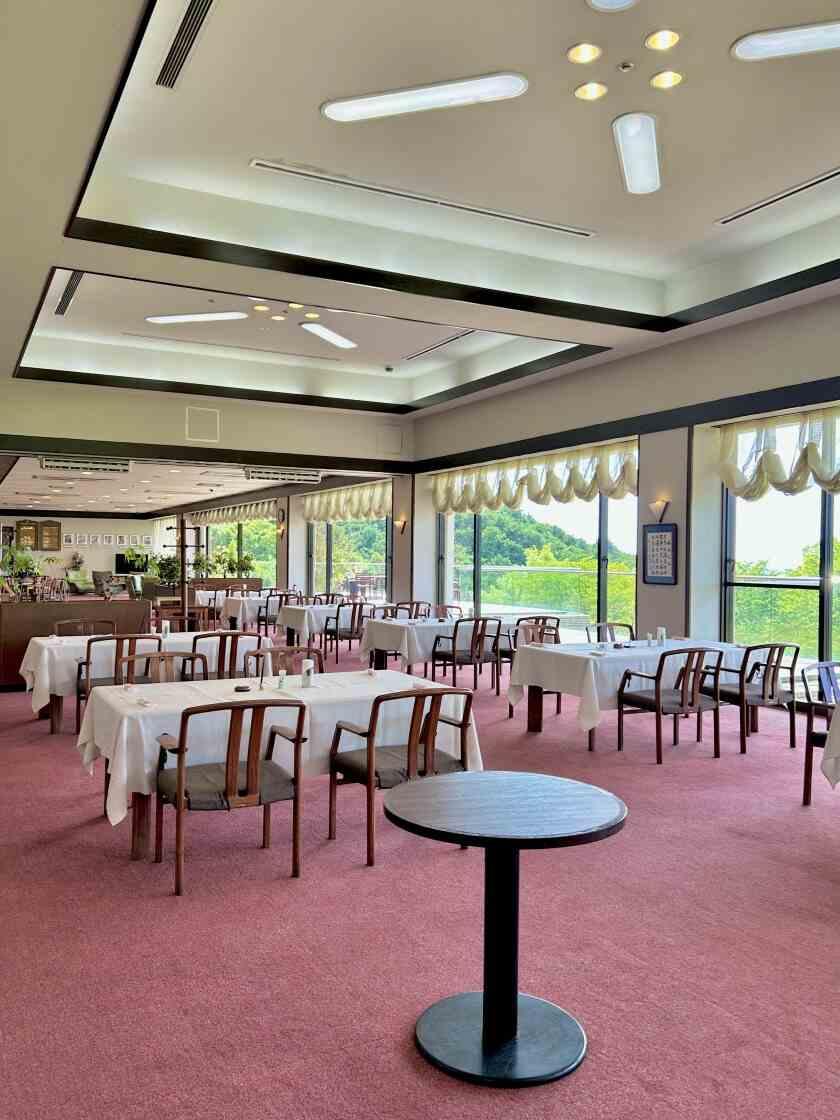 RESTAURANT SAKURA（太子カントリー倶楽部内）の制服7