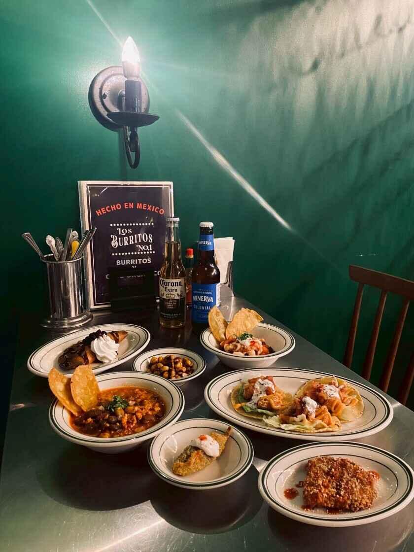 LOS BURRITOS NO.1　西宮北口店の制服4