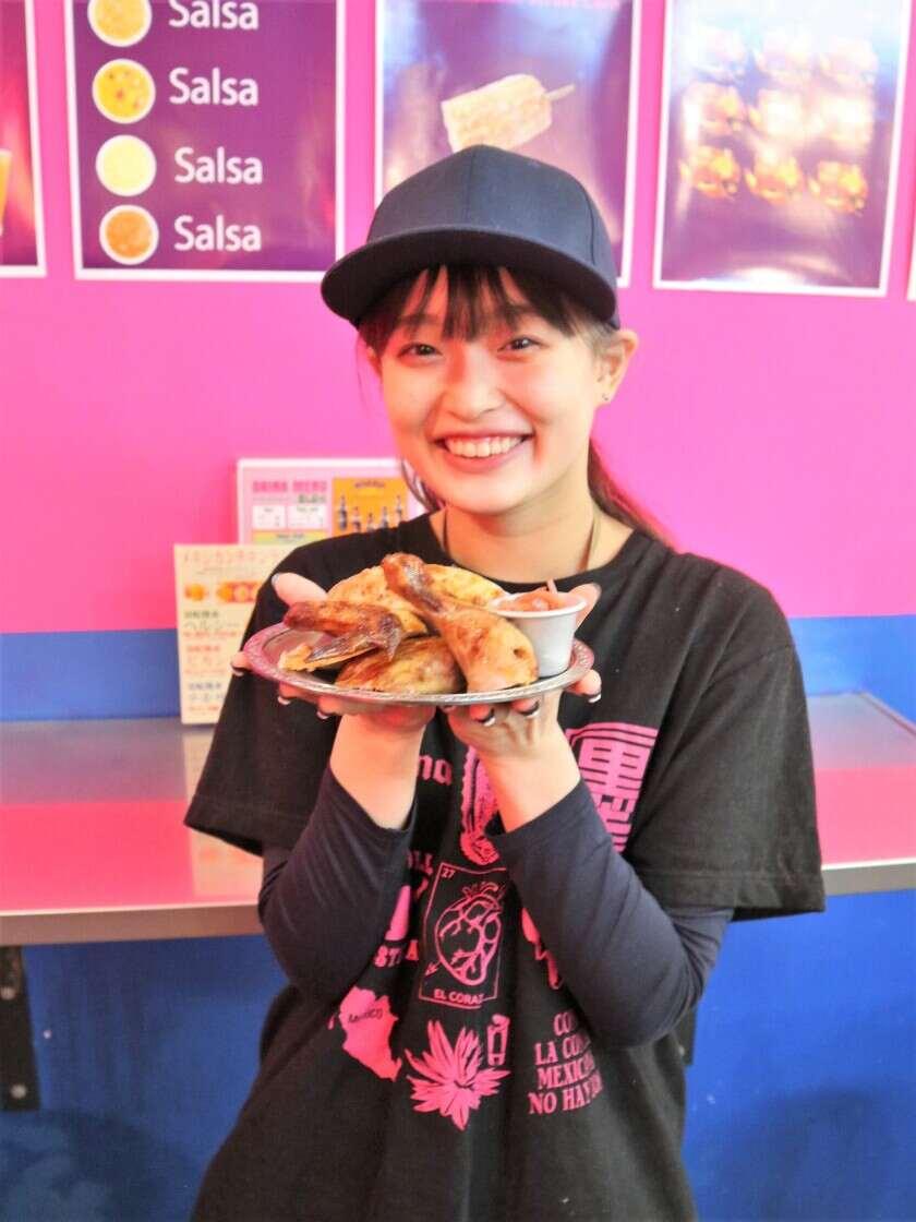 墨国回転鶏料理　天満店の制服3