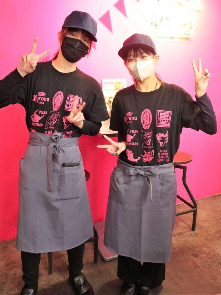 墨国回転鶏料理　天満店の制服1