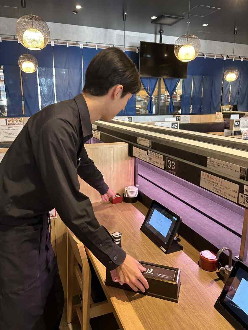 すし大臣　野間大池店（パセオ野間大池 1F）【フードウェイグループ】の制服4