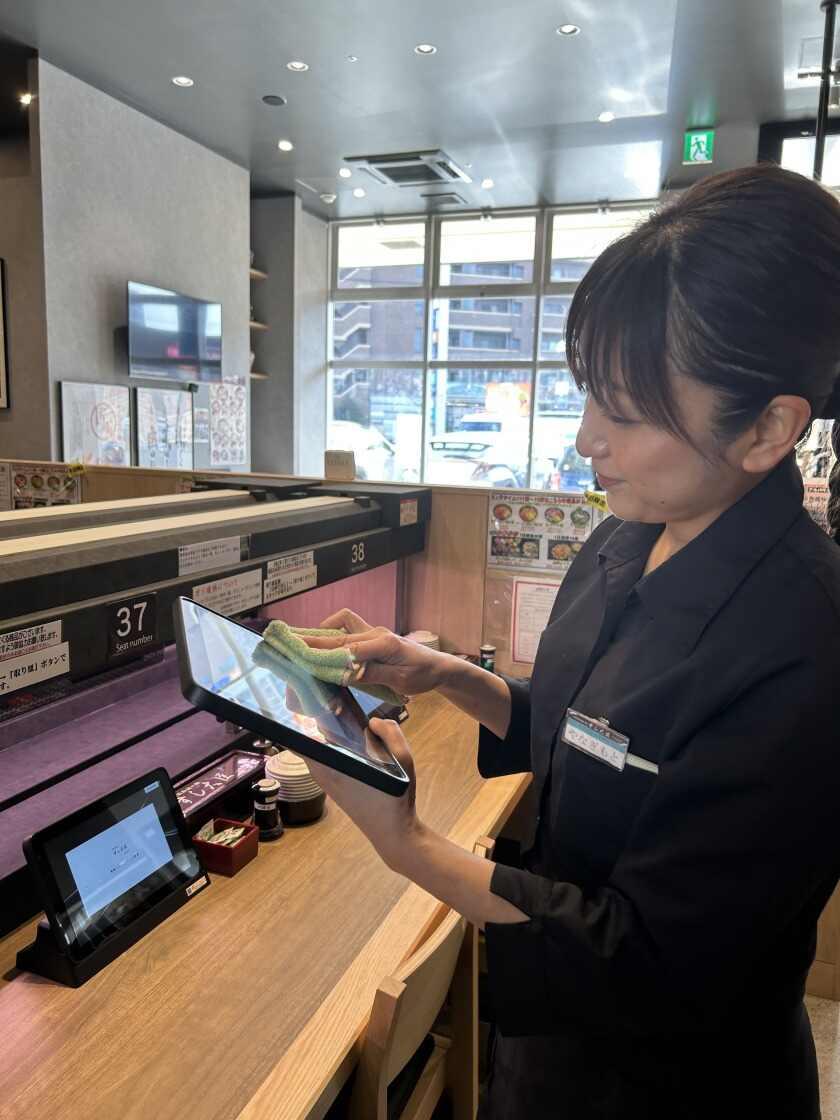 活魚流鮨　すし大臣魚蔵　板付店【フードウェイグループ・すし大臣系列店舗】の制服1