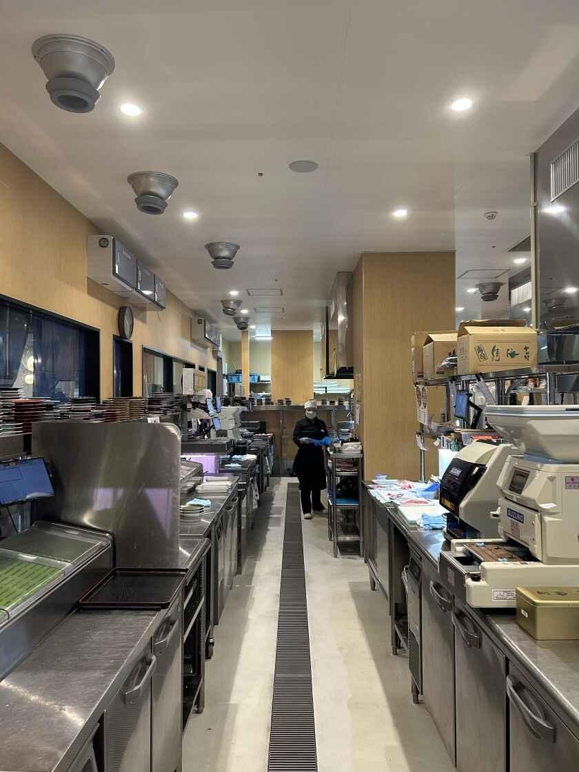 すし大臣　野間大池店（パセオ野間大池 1F）【フードウェイグループ】の制服4