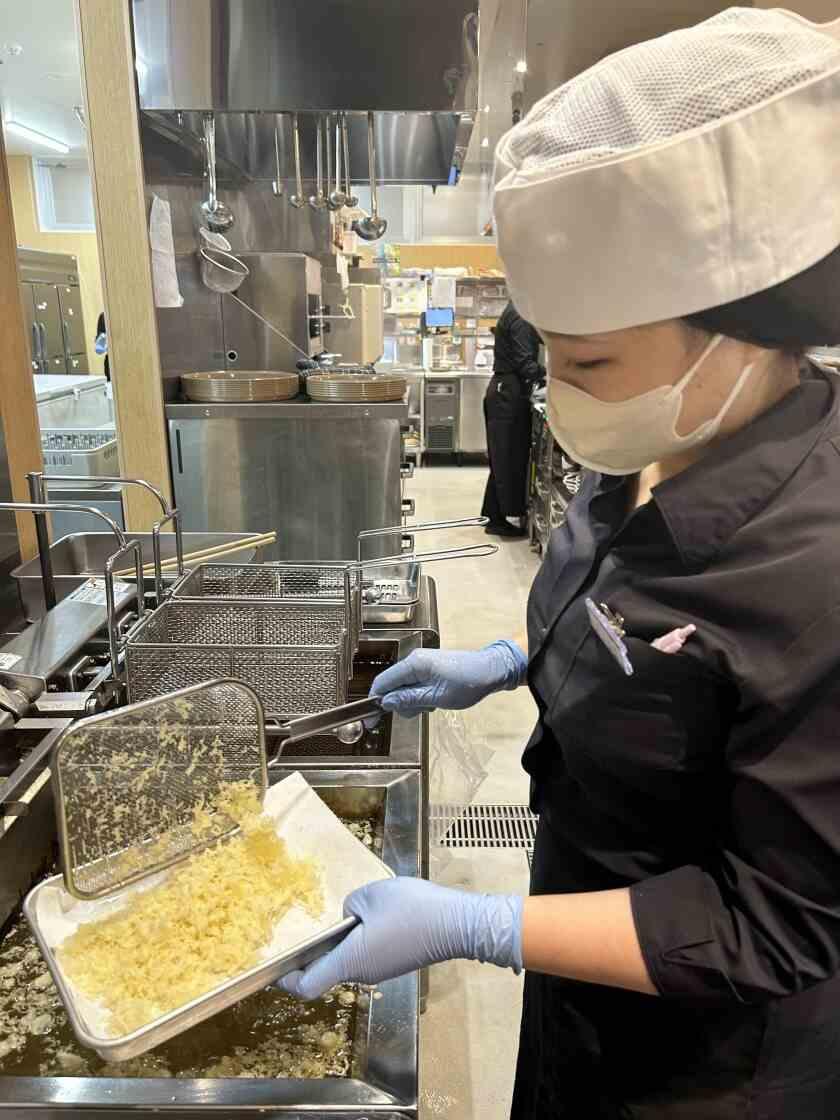 活魚流鮨　すし大臣魚蔵　板付店【フードウェイグループ・すし大臣系列店舗】の制服1