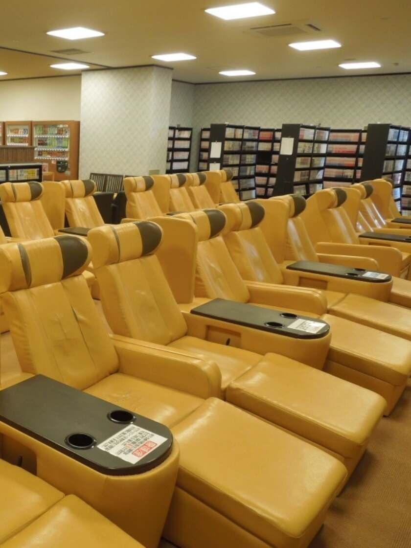 極楽湯　柏店　の制服3