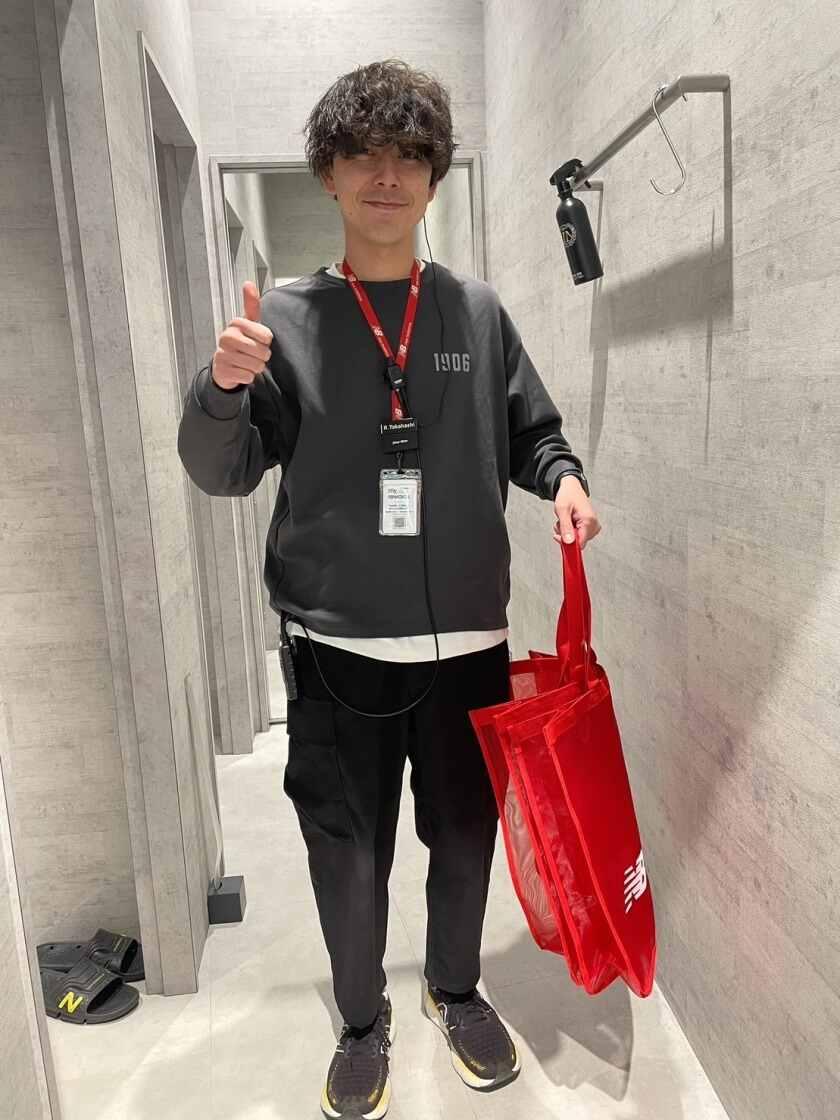 NewBalanceファクトリーストア 三井アウトレットパーク多摩南大沢店の制服1
