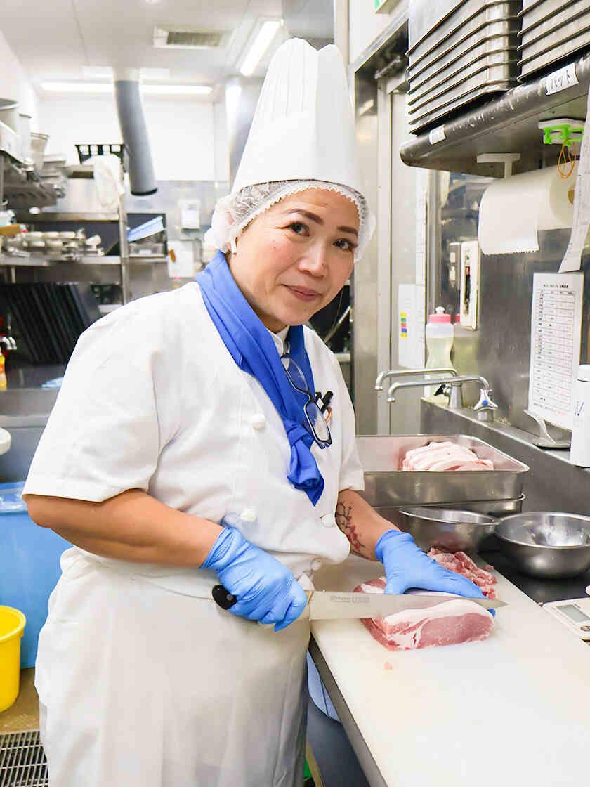 とんきゅう株式会社の制服5