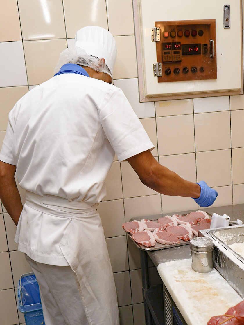 とんきゅう株式会社の制服6