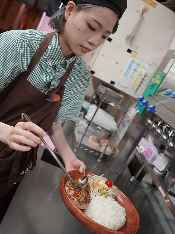 びっくりドンキー 津桜橋店の制服5
