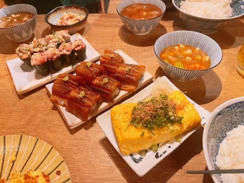 鮮魚と炉端焼き 魚丸 彦根店の制服2