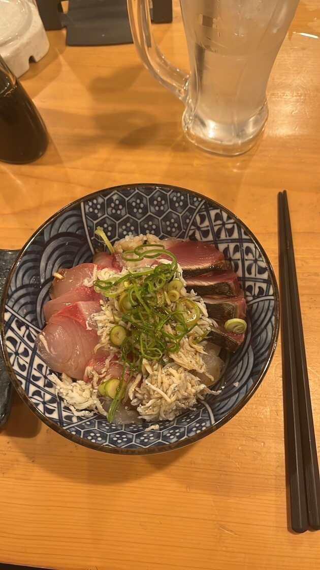 鮮魚と炉端焼き 魚丸 彦根店の制服3