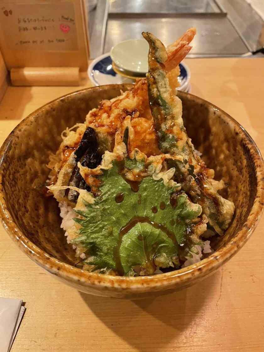 鮮魚と炉端焼き 魚丸 彦根店の制服7