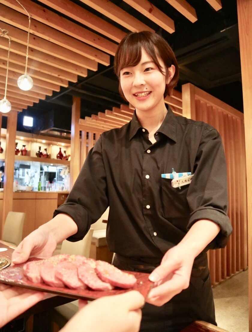 焼肉いのうえ　新宿店《株式会社アイティープラス》の制服3