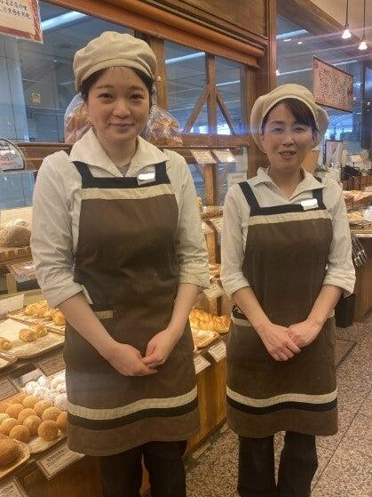 ベーカリー＆cafe穀物日和 学園都市店の制服1