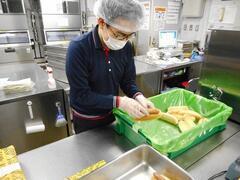 接客なし！東京ドーム内で販売されるホットドッグを作るおしごと(フード・飲食、文京区)のイメージ画像