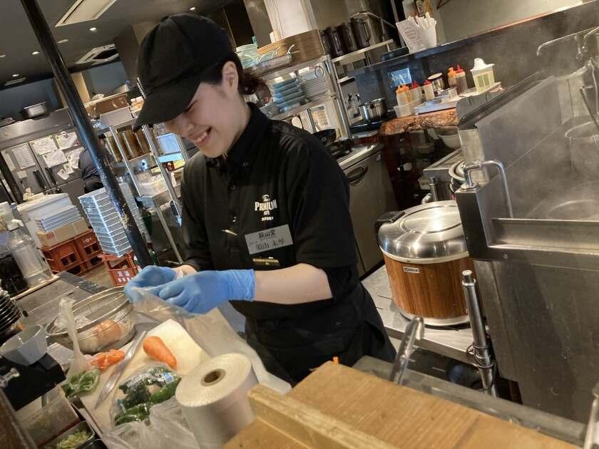有限会社山路フード 餃子専門店　餃山堂の制服2