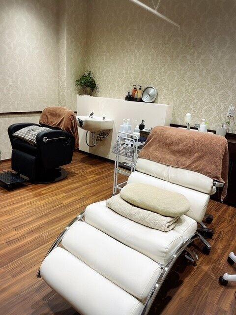 美し処　嘉島水春店の制服3