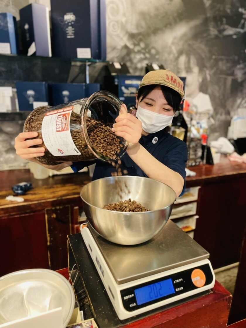 コーヒーギャラリーヒロ　阪急オアシス石屋川店の制服3