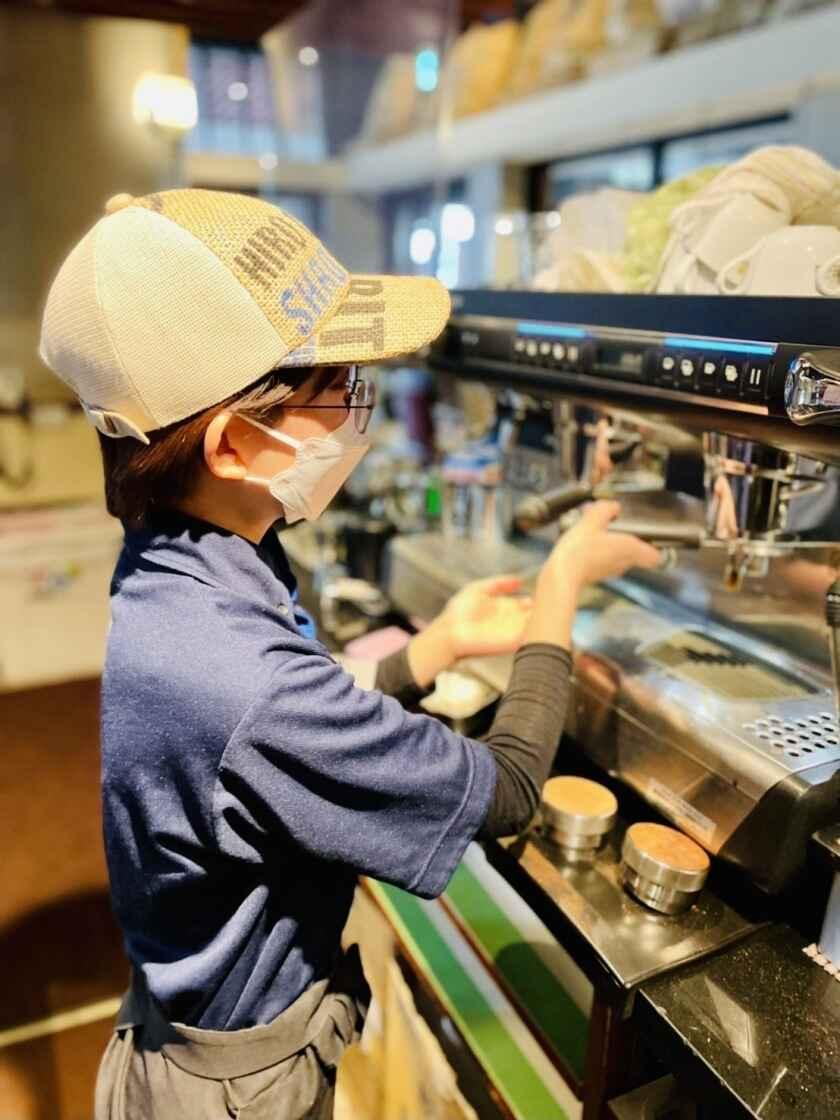 コーヒーギャラリーヒロ　阪急オアシス石屋川店の制服4