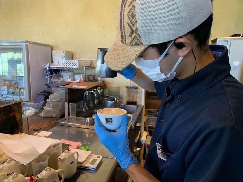 ヒロコーヒー伊丹いながわ店の制服3