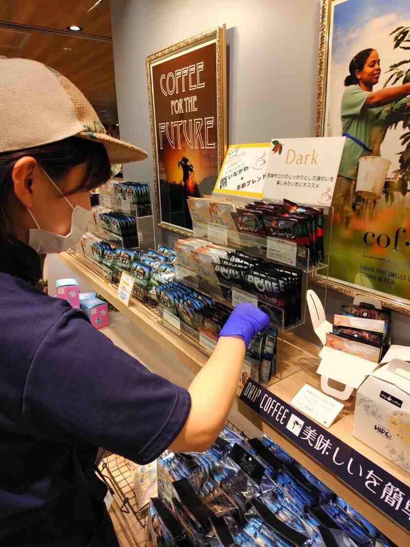 コーヒーギャラリーヒロ　エキマルシェ大阪店の制服2