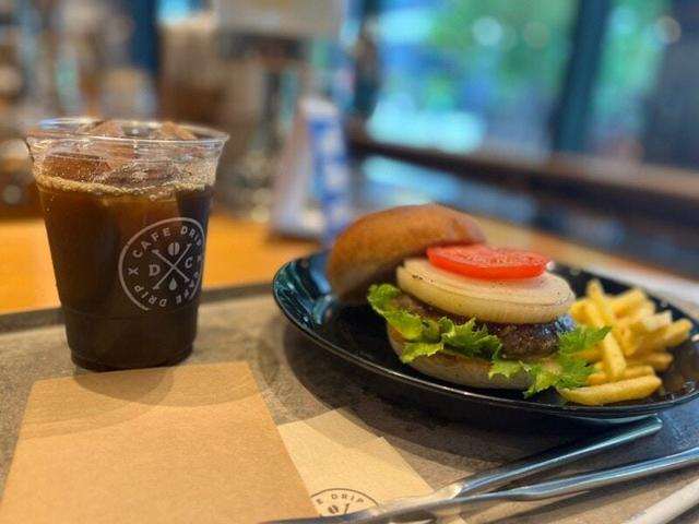 駅直結のカフェ◎初バイトでも安心、髪色自由＋履歴書不要◎(フード・飲食、大阪市淀川区)のイメージ画像