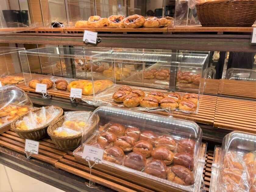 デリカフェ・キッチン三ノ宮（JR西日本グループ）の制服4