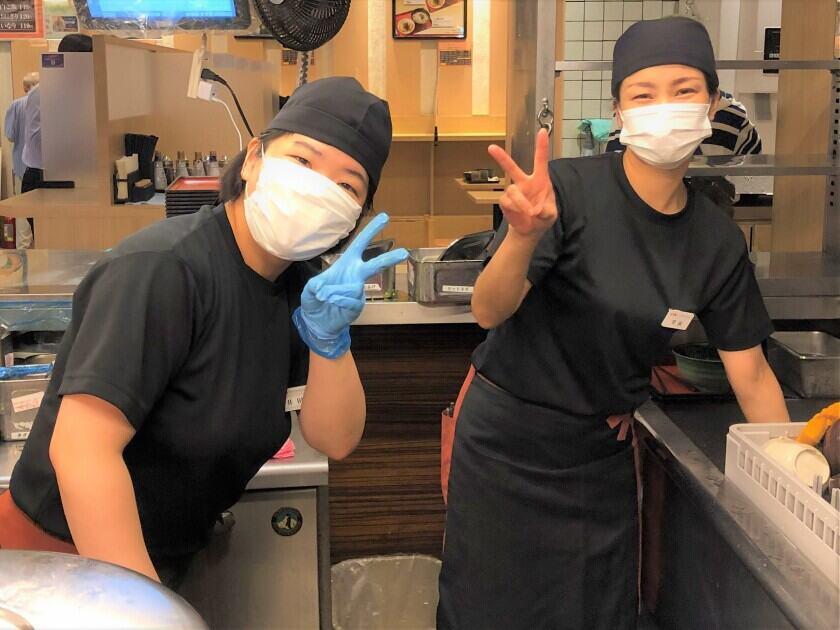 麺家大阪店の制服3