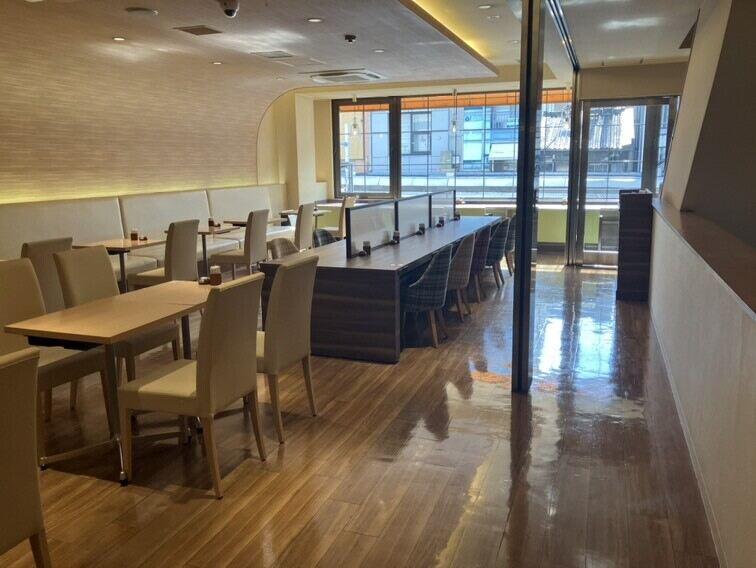 からふね屋珈琲三条本店（JR西日本グループ）の制服2