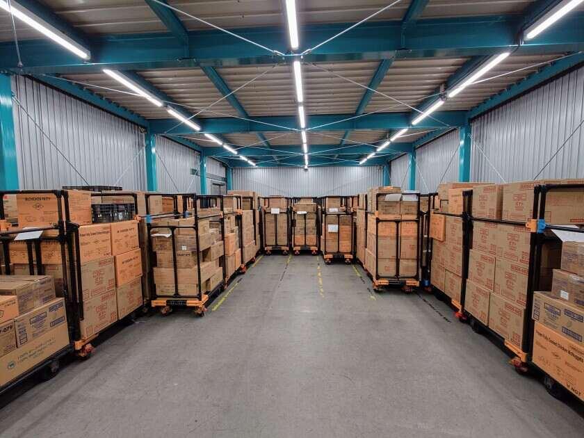 ユービーエム　名古屋営業所の制服3