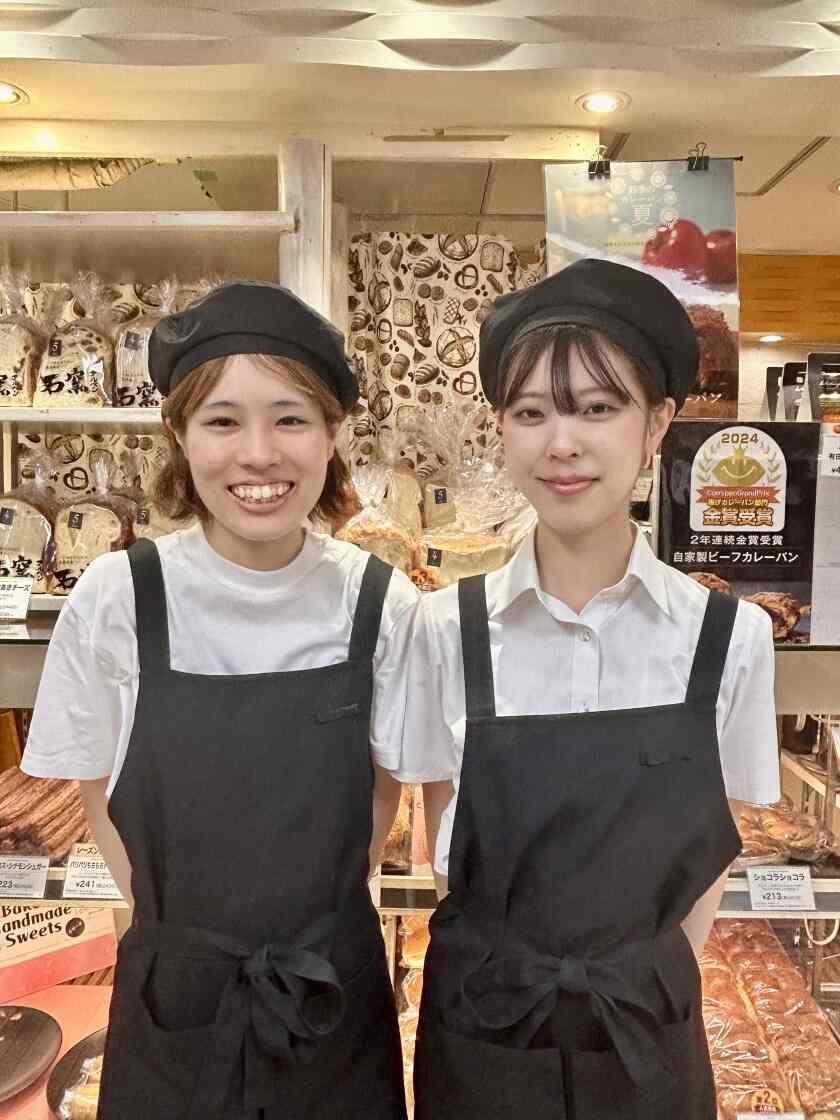A-1 BAKERY（エーワンベーカリー）新梅田食堂街店の制服1