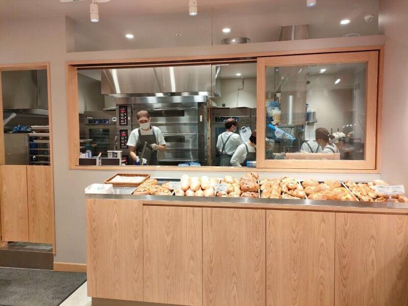 エーワンベーカリーJR大阪駅桜橋口店の仕事画像3