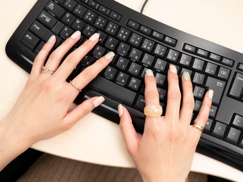 ビーウィズ株式会社の制服2