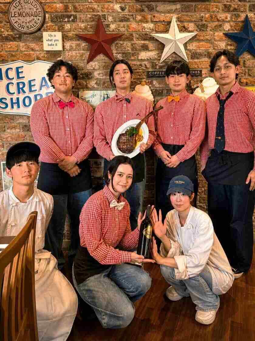 AMERICAN HOUSE グランベリーパーク店の制服3