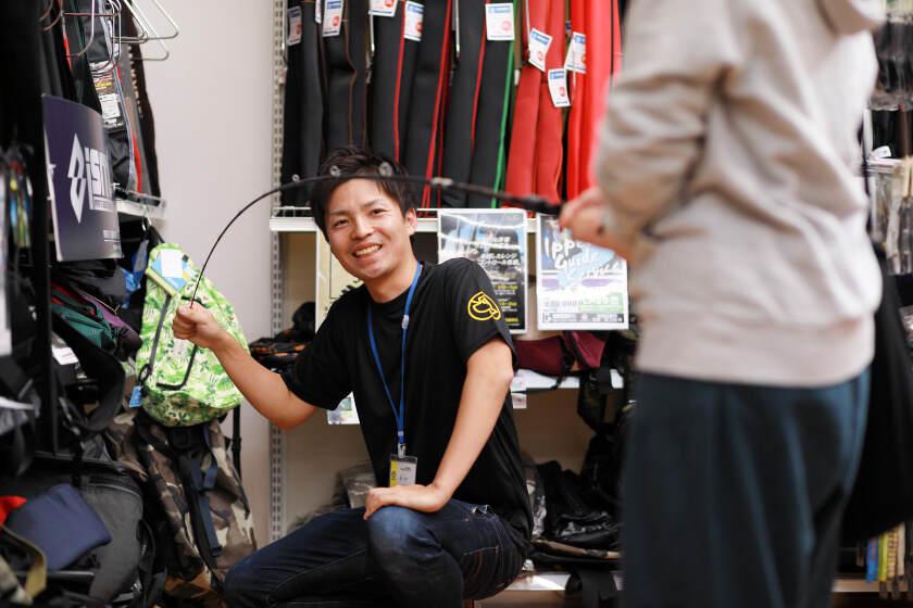 株式会社ヨコハマ（つり具のブンブン 川崎大師店）の制服2