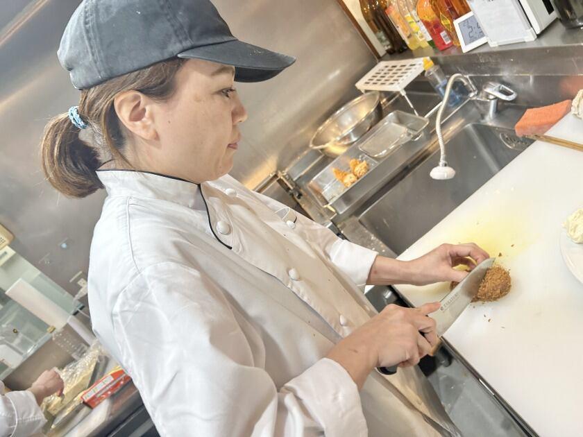 グリル一平 三宮店の制服2