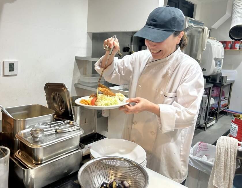 グリル一平 三宮店の制服3