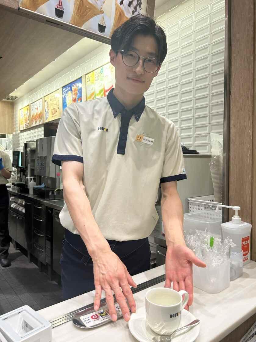 ドトールコーヒーショップ イオンレイクタウンmori店 ／ 株式会社佐野アカデミーの制服3