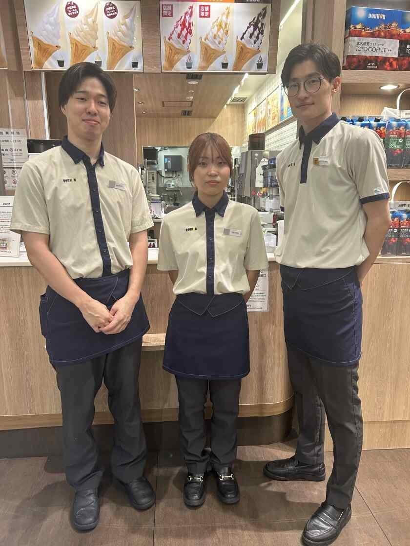 ドトールコーヒーショップ イオンレイクタウンmori店 ／ 株式会社佐野アカデミーの制服4