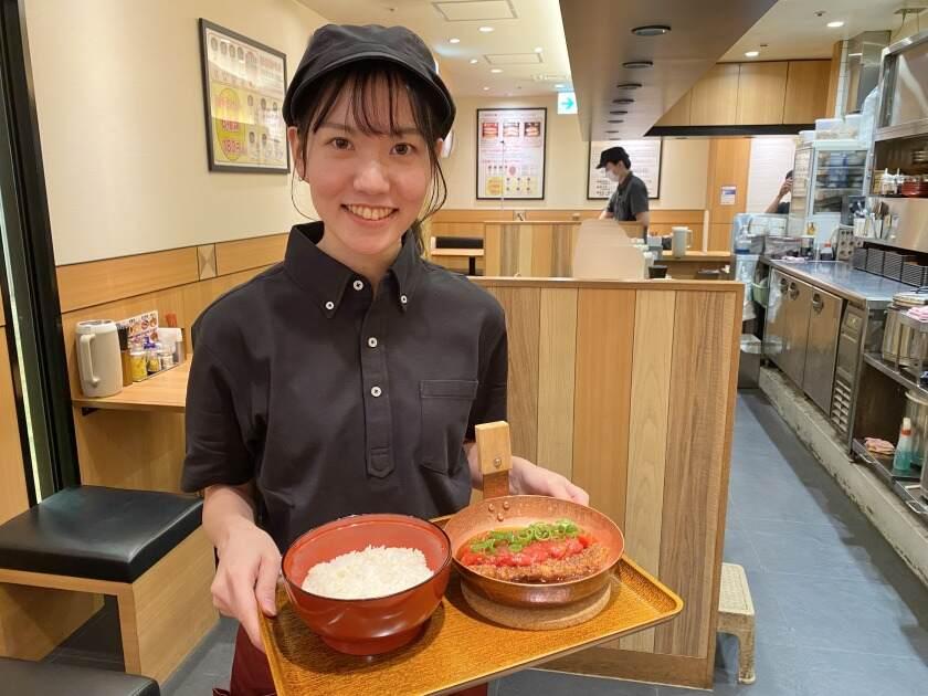 元祖 変わりかつ丼・親子丼 祭太鼓　阪急三番街店の制服5