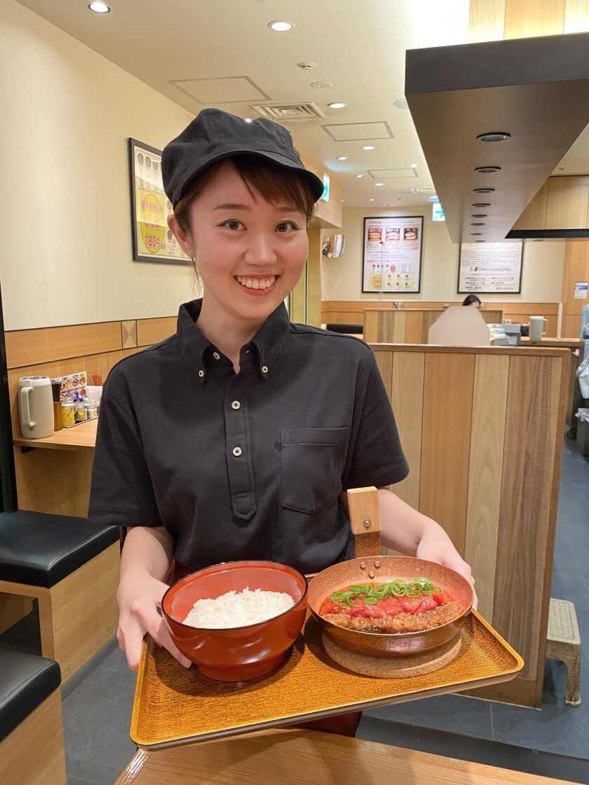元祖 変わりかつ丼・親子丼 祭太鼓　阪急三番街店の制服2
