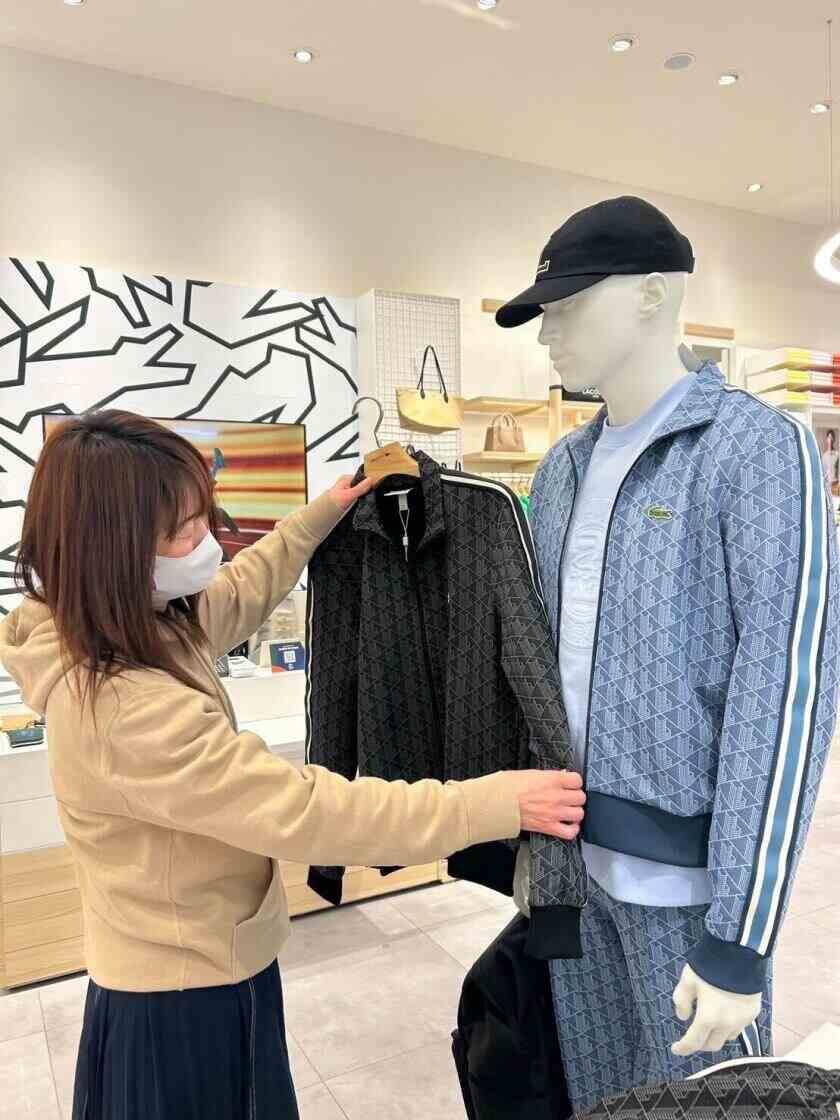 ラコステ ららぽーと安城店の制服1