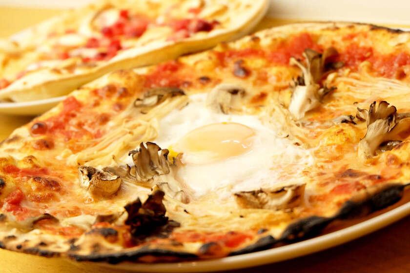 ローマピッツァと窯焼きイタリアン　姫路バルの制服5