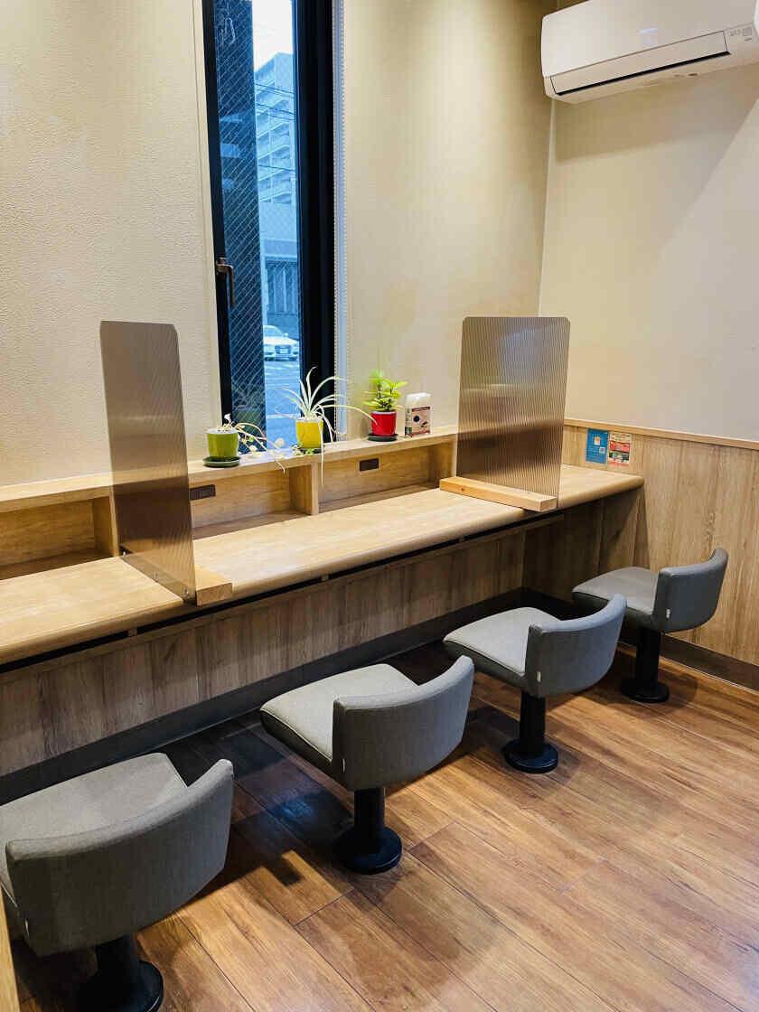 モスバーガー天神北店の制服5