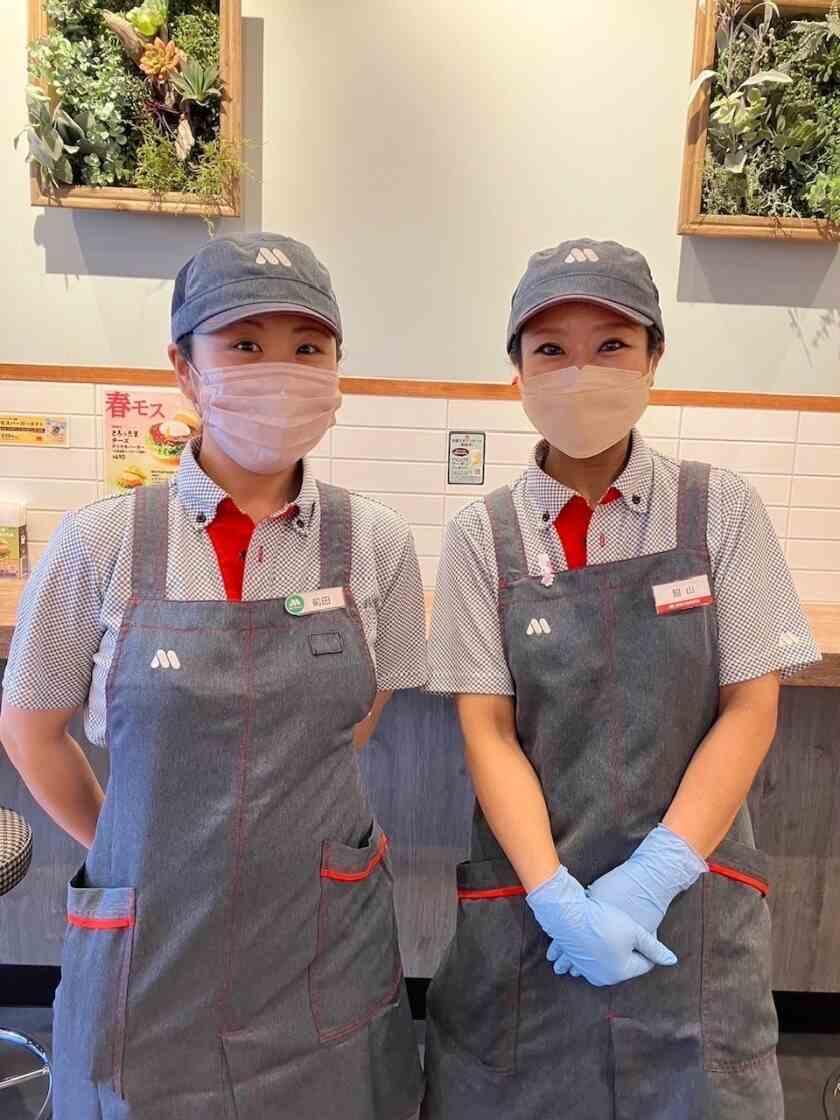 モスバーガー天神北店の制服6