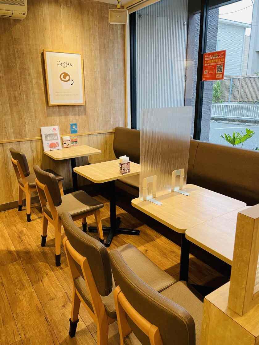 モスバーガー天神北店の制服4