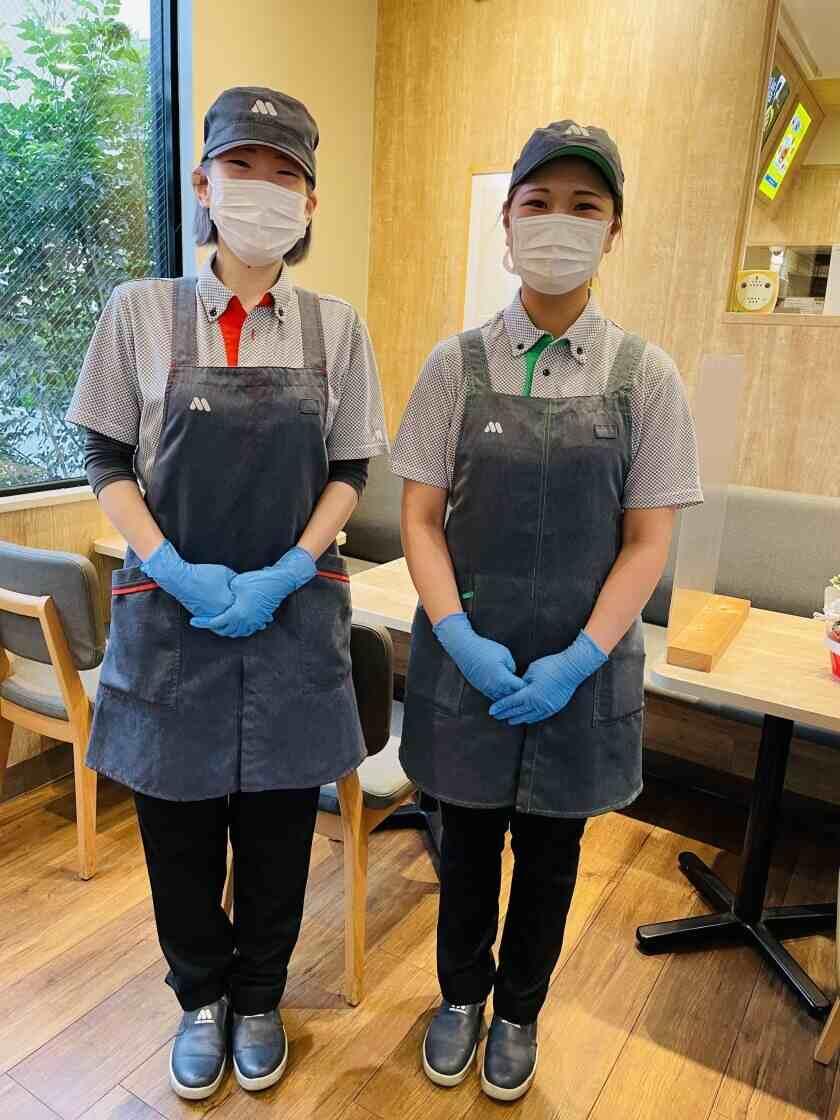 モスバーガー天神北店の制服2
