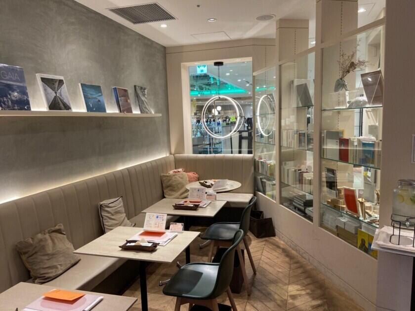 cafe & books bibliotheque/カフェ＆ブックス ビブリオテークの制服5