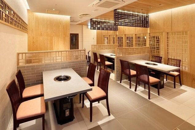 株式会社食道園　阪神梅田店の制服4