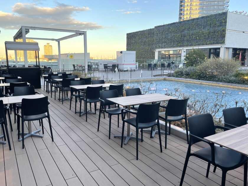 和カフェTsumugi有明ガーデン店（株式会社ドリームダブルコーポレーション）の制服2